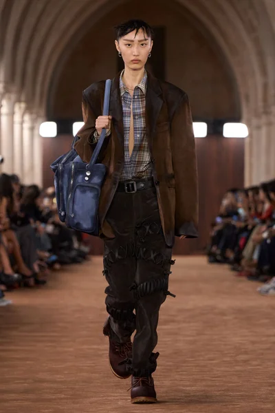 Look 24